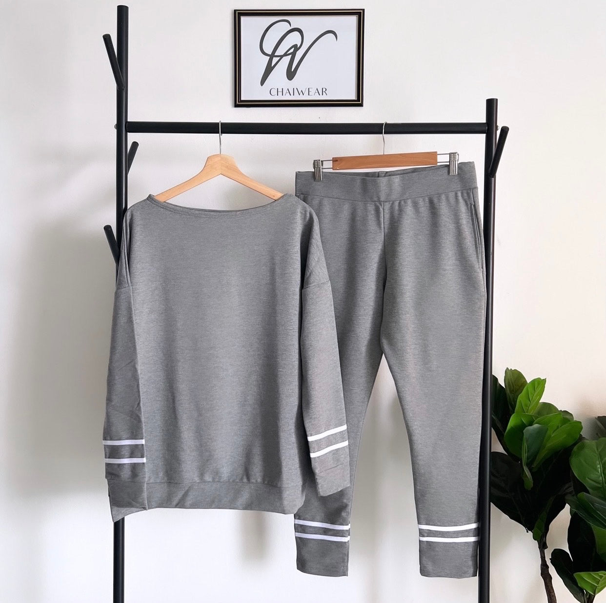 Ensemble Femme Noir Coton lourd Pantalon + pull over avec 2 bande blanches